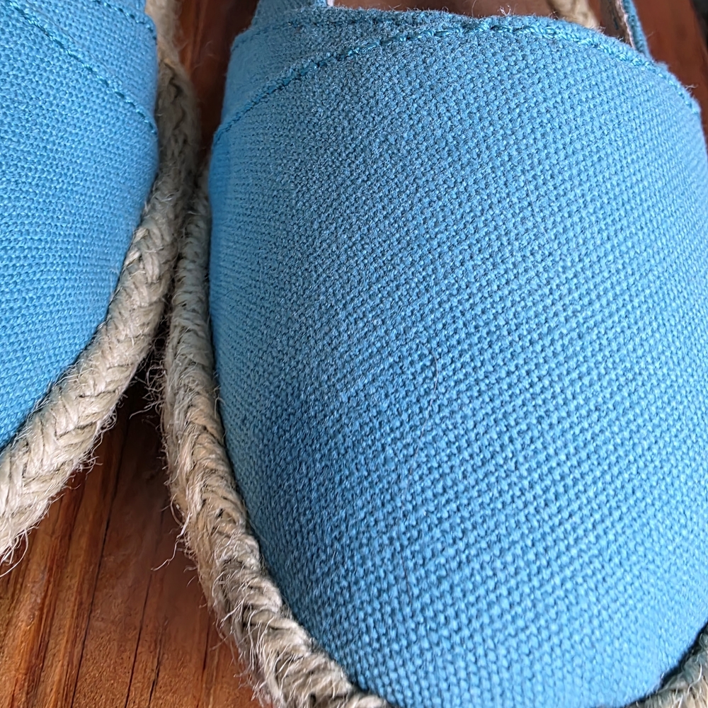 BearPaw Women's Vibrant Blue Espadrilles - Picture 2 of 8
